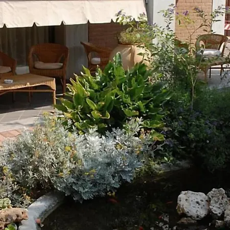 拉菲尼斯酒店 3*